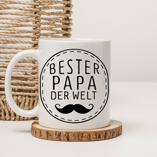 Tasse „Bester Papa der Welt“ – Stylisches Bart-Motiv (Schnauzer) – Beidseitig bedruckte Keramiktasse (330 ml)
