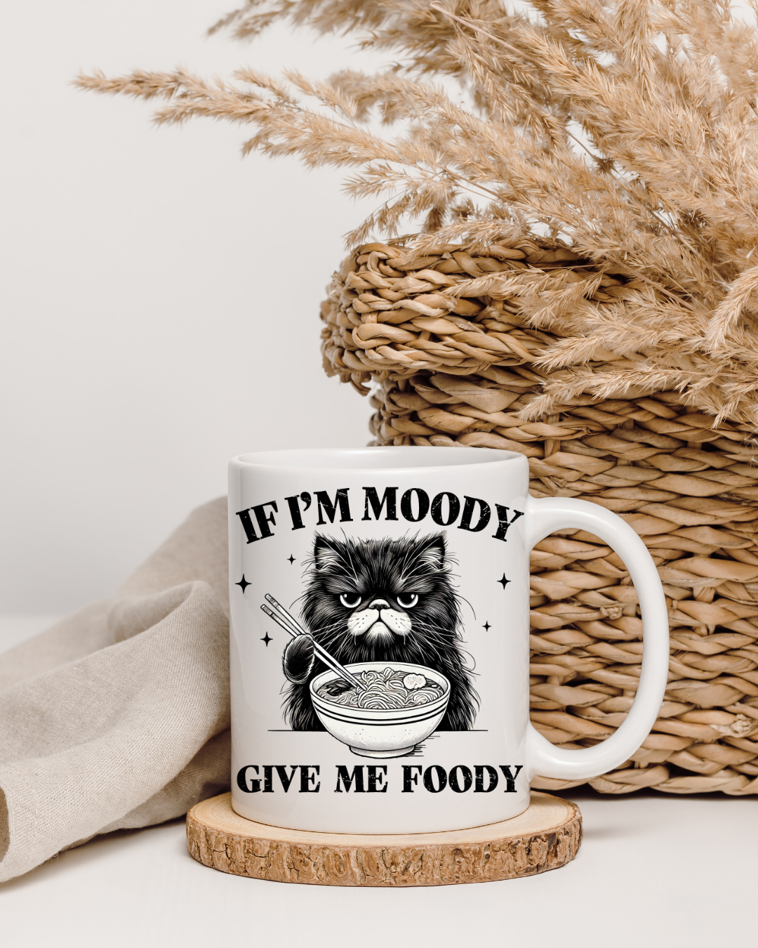 Lustige Tasse "If I'm Moody, Give Me Foody" – Beidseitig bedruckte Keramiktasse (330 ml) – Geschenk für Foodies & Humorliebhaber