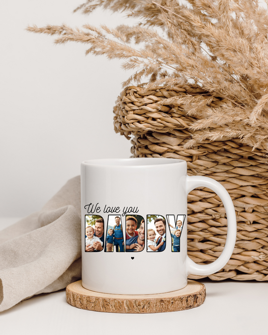 Personalisierte Fototasse „We love you DADDY“ – Gestalte den Schriftzug mit deinen eigenen Fotos – Beidseitig bedruckte Keramiktasse (330 ml)