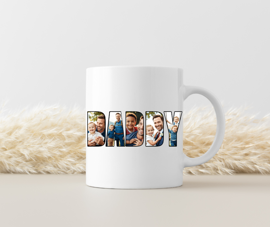 Personalisierte Fototasse „We love you DADDY“ – Gestalte den Schriftzug mit deinen eigenen Fotos – Beidseitig bedruckte Keramiktasse (330 ml)