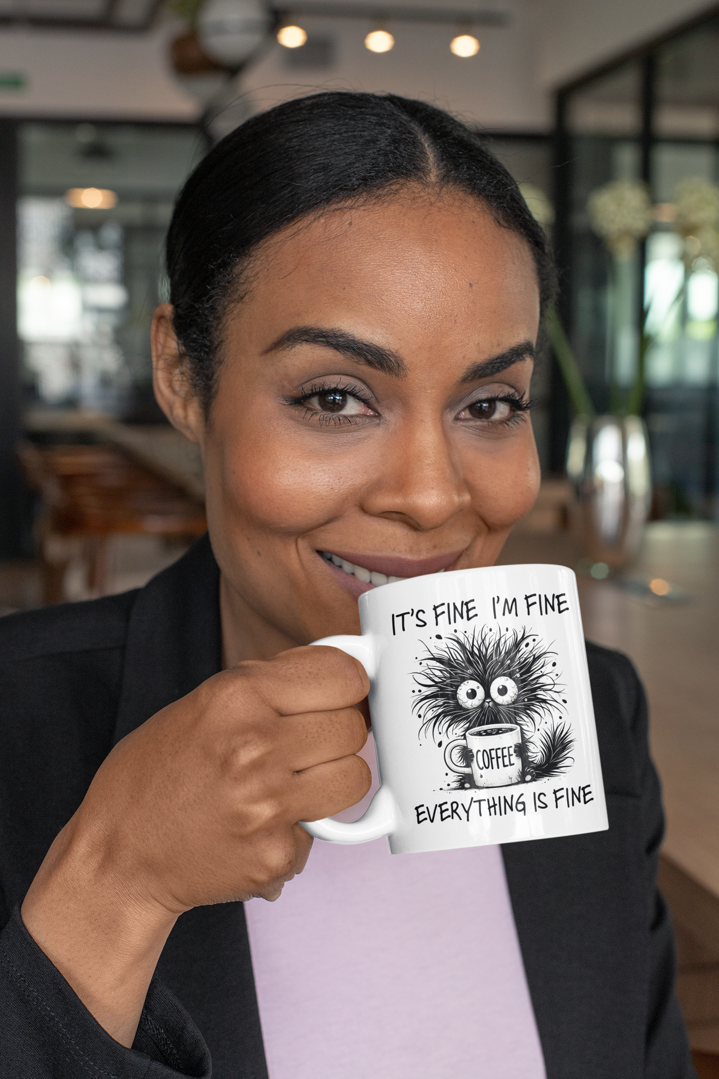 Keramiktasse mit lustigem Katzenmotiv – IT'S FINE, I'M FINE, EVERYTHING IS FINE – Perfekte Bürotasse