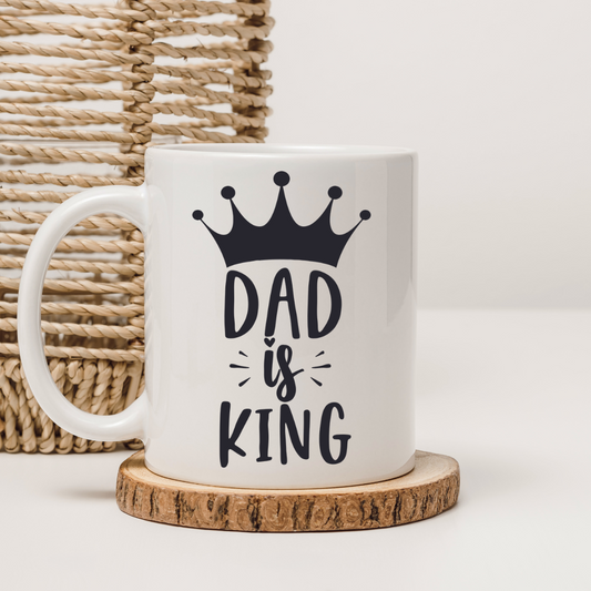 Tasse "Dad is King" mit Krone – Beidseitig bedruckte Keramiktasse (330 ml) – Königliches Geschenk zum Vatertag oder Geburtstag