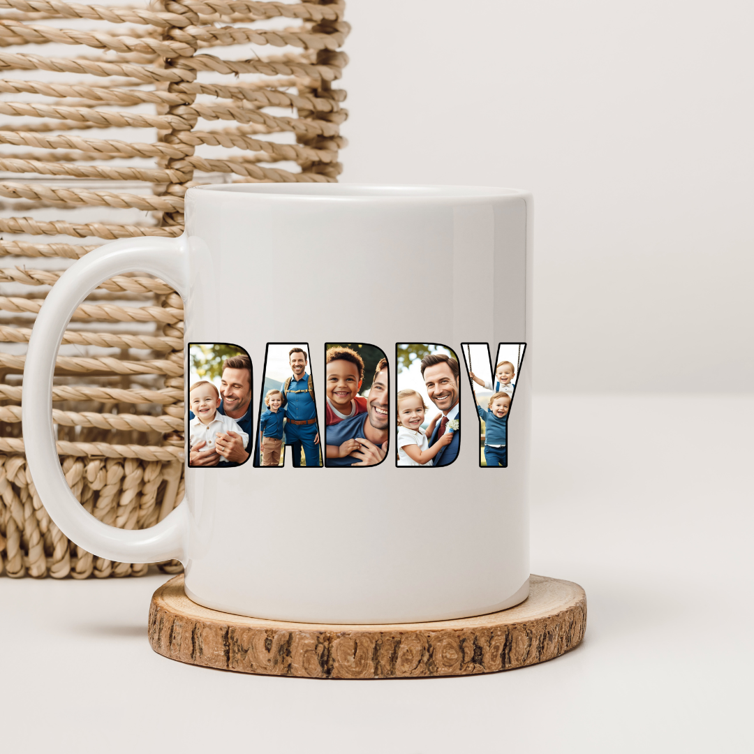 Personalisierte Fototasse „We love you DADDY“ – Gestalte den Schriftzug mit deinen eigenen Fotos – Beidseitig bedruckte Keramiktasse (330 ml)